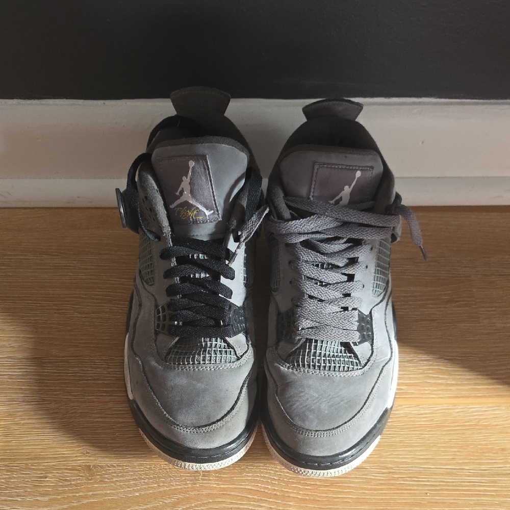 Jordan Men's Dual-Tone Gray Sneakers